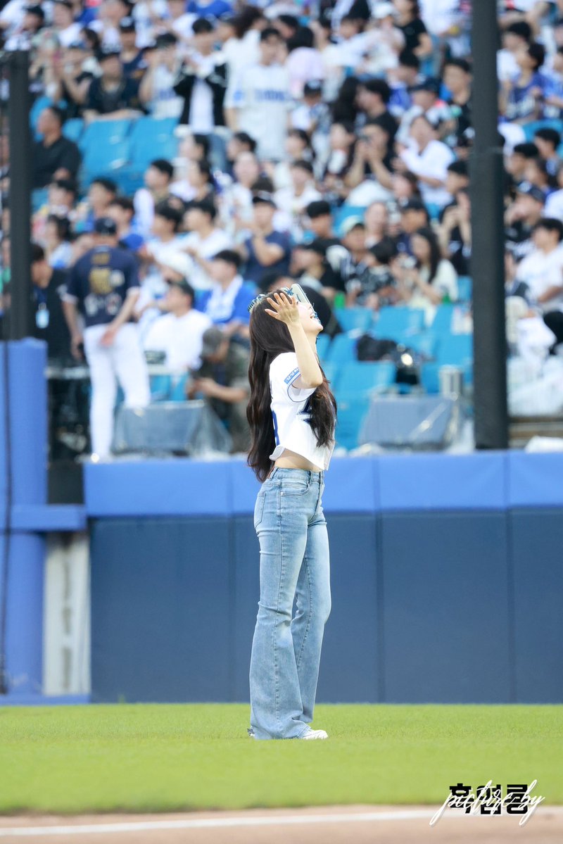 black__dragon__'s tweet photo. 아 1등 달아서 날아갈 거 같아🪽
#삼성라이온즈 #아이린 https://t.co/UBtLc66YNJ
