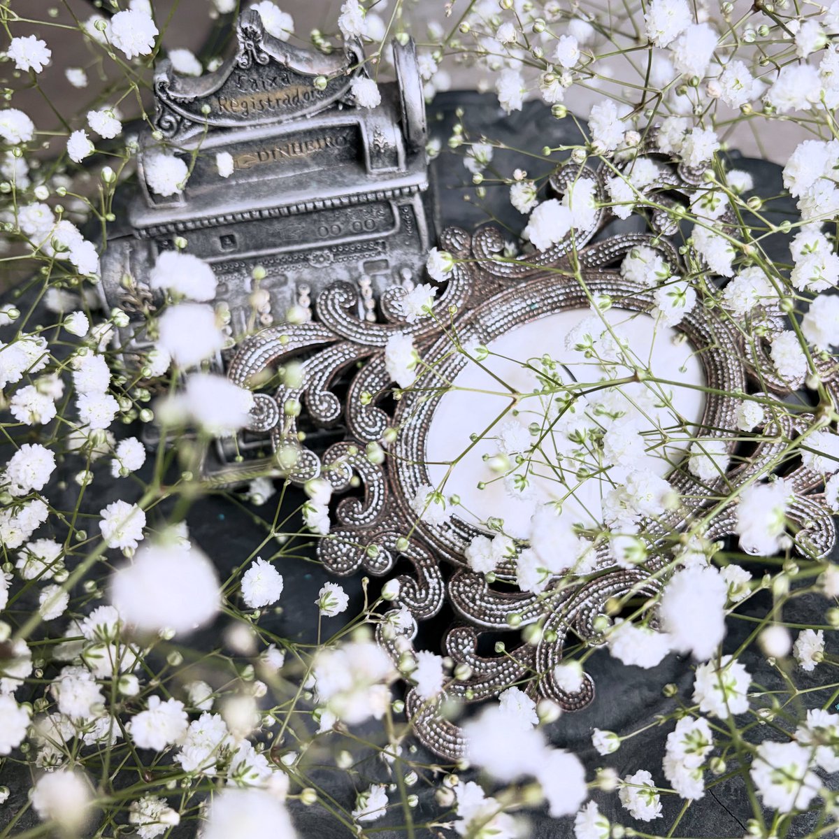 SHOParcobaleno's tweet photo. #カスミソウ❦#Gypsophila／学名

属性：ナデシコ科／ジプソフィラ属
英名：#Babys breath
#花言葉：幸福・無邪気・感謝・親切・清らかな心
語源：学名［Gypsophila］ギリシャ語
　　［Gypsos／石膏］［Philos／愛する］

#風水効果▶︎浄化・リラックス

#white 
#cute
#beautiful
#nature
#flowers https://t.co/q0N2sbH2kc
