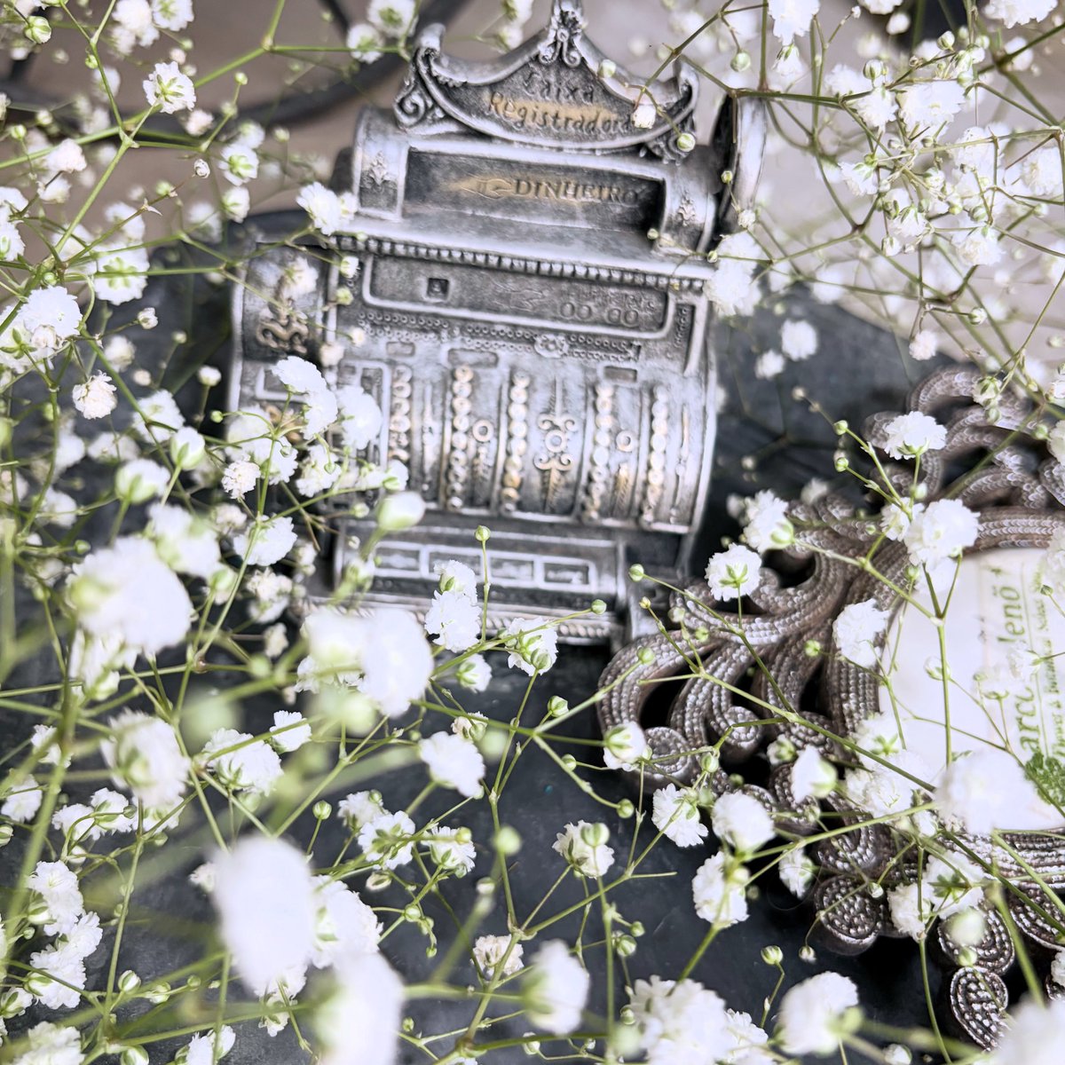 SHOParcobaleno's tweet photo. #カスミソウ❦#Gypsophila／学名

属性：ナデシコ科／ジプソフィラ属
英名：#Babys breath
#花言葉：幸福・無邪気・感謝・親切・清らかな心
語源：学名［Gypsophila］ギリシャ語
　　［Gypsos／石膏］［Philos／愛する］

#風水効果▶︎浄化・リラックス

#white 
#cute
#beautiful
#nature
#flowers https://t.co/q0N2sbH2kc