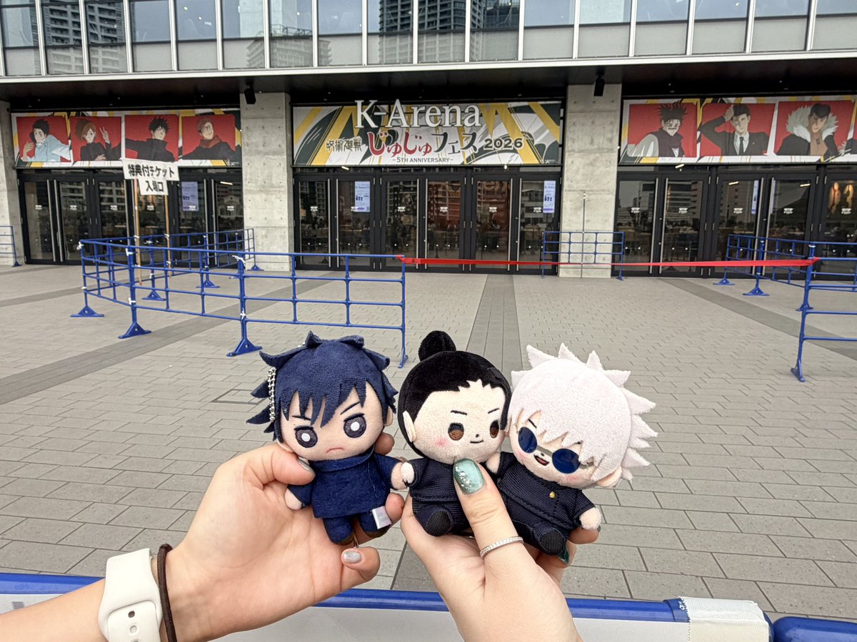 AiPad0701's tweet photo. じゅじゅフェスDay1参戦してきました〜！
本当にキャストが豪華すぎだし、ライブには主題歌のアーティストの面々...。
何より緒方さんの乙骨くんを浴びれたのが本当に嬉しかった...😭
相変わらず五条は最強だし、中村さんのお声で立体的になるのは何度観ても沸る。
明日のDay2も楽しむぞ〜！！！ https://t.co/atduUwqIe3