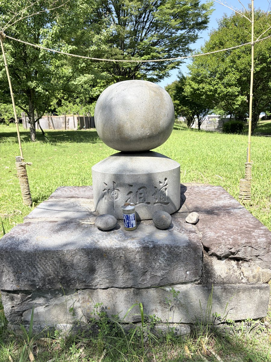 common_marukiyo's tweet photo. 2026/5/10
山梨県立博物館

mono聖地巡礼スタプラリー
この時に ゆるキャン企画展の開催情報を知りました

博物館の裏の敷地内にmonoの作中にも出てくる まんまる石の丸石道祖神が展示されています https://t.co/x4fsvlwzg0