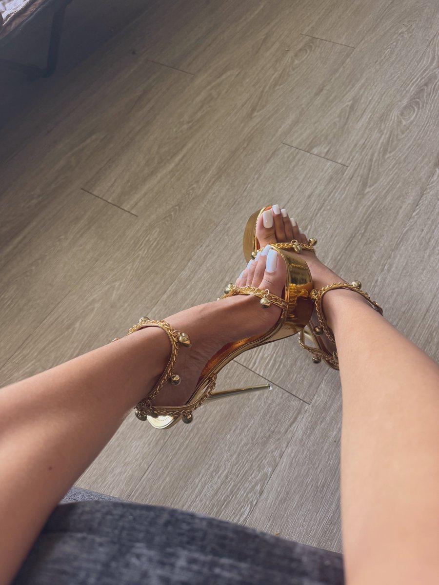 solelessly's tweet photo. a little jingle never hurt anybody ♡ 🔔 https://t.co/UHMrfKuEiw