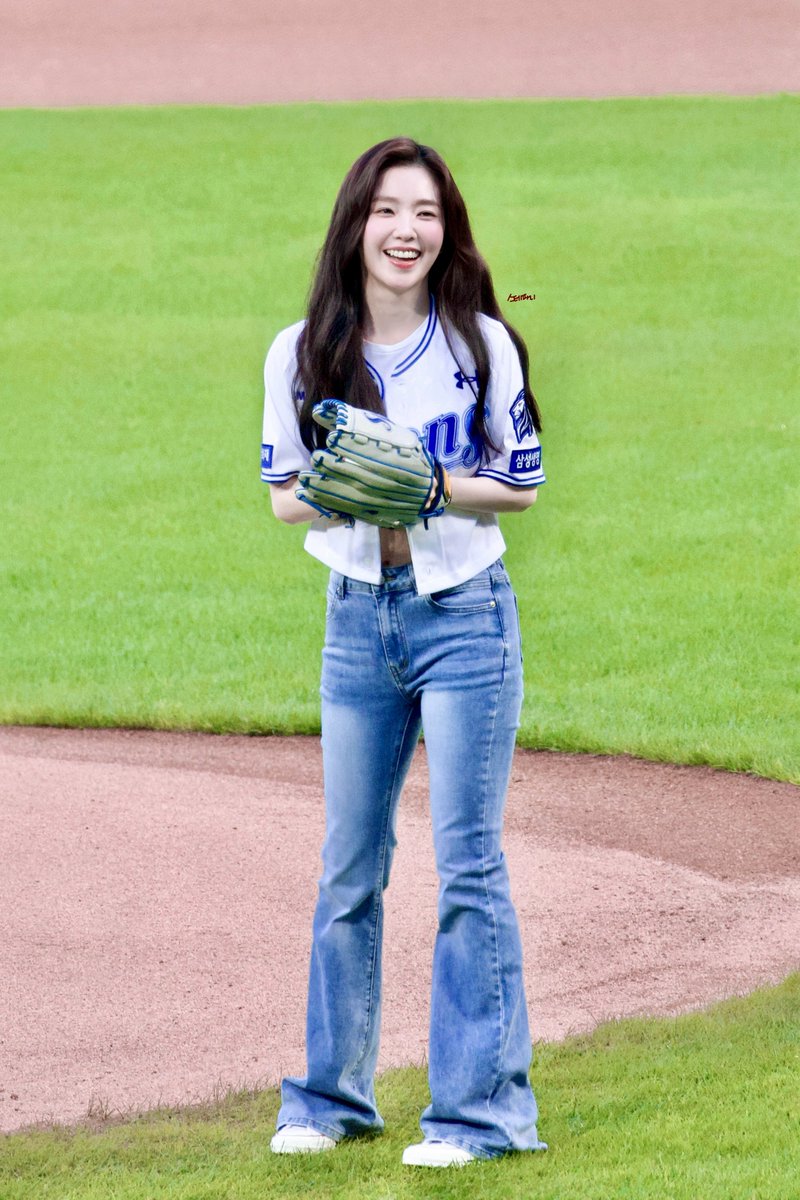 haistephanieee's tweet photo. 29082026 삼성 라이온즈 시구
( ᵒ̴̶̷̤◦ᵒ̴̶̷̤ )                                         ( ･᷄ὢ･᷅ )

#아이린 #IRENE #배주현
#레드벨벳 #RedVelvet https://t.co/JPJx9LDVSh