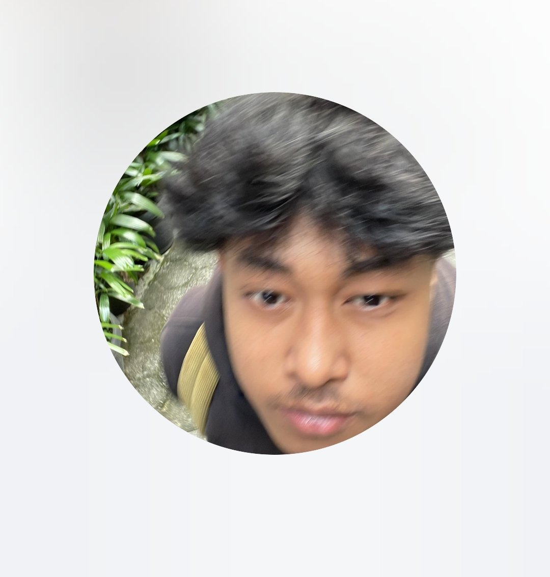 ansmxlp's tweet photo. untuk ciri ciri pelaku menggunakan 
1.menggunakan jaket motif atau hoodie merk (maternal)
2.menggunakan helm charglos itam motor filano hitam  dengan plat no AB 2558 ZC 
3.berkuliah di kampus swasta di jogja (am*k**) -(teknologi informasi ).
di bawah ini : https://t.co/yrB118zBQ2