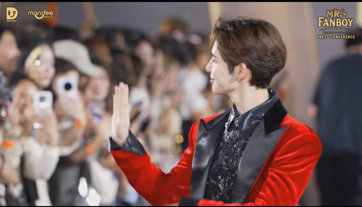 Jamesspmk11's tweet photo. เกิ้นต้านมาก

OUR STAR NINE NOPPHANAT
#FanboyGalaNight
@Jamessu_w #JamesSu #JessyJS https://t.co/HAWJ0D8SEy