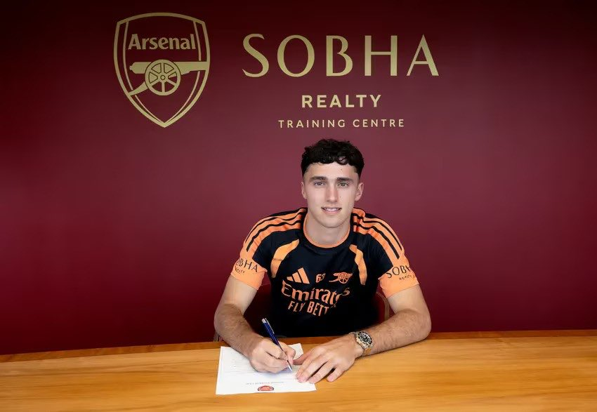FrankEra_'s tweet photo. 🚨😳 | OFFICIAL:

James Scanlon (19) has completed a permanent transfer to Arsenal. https://t.co/Ytxa1EH700