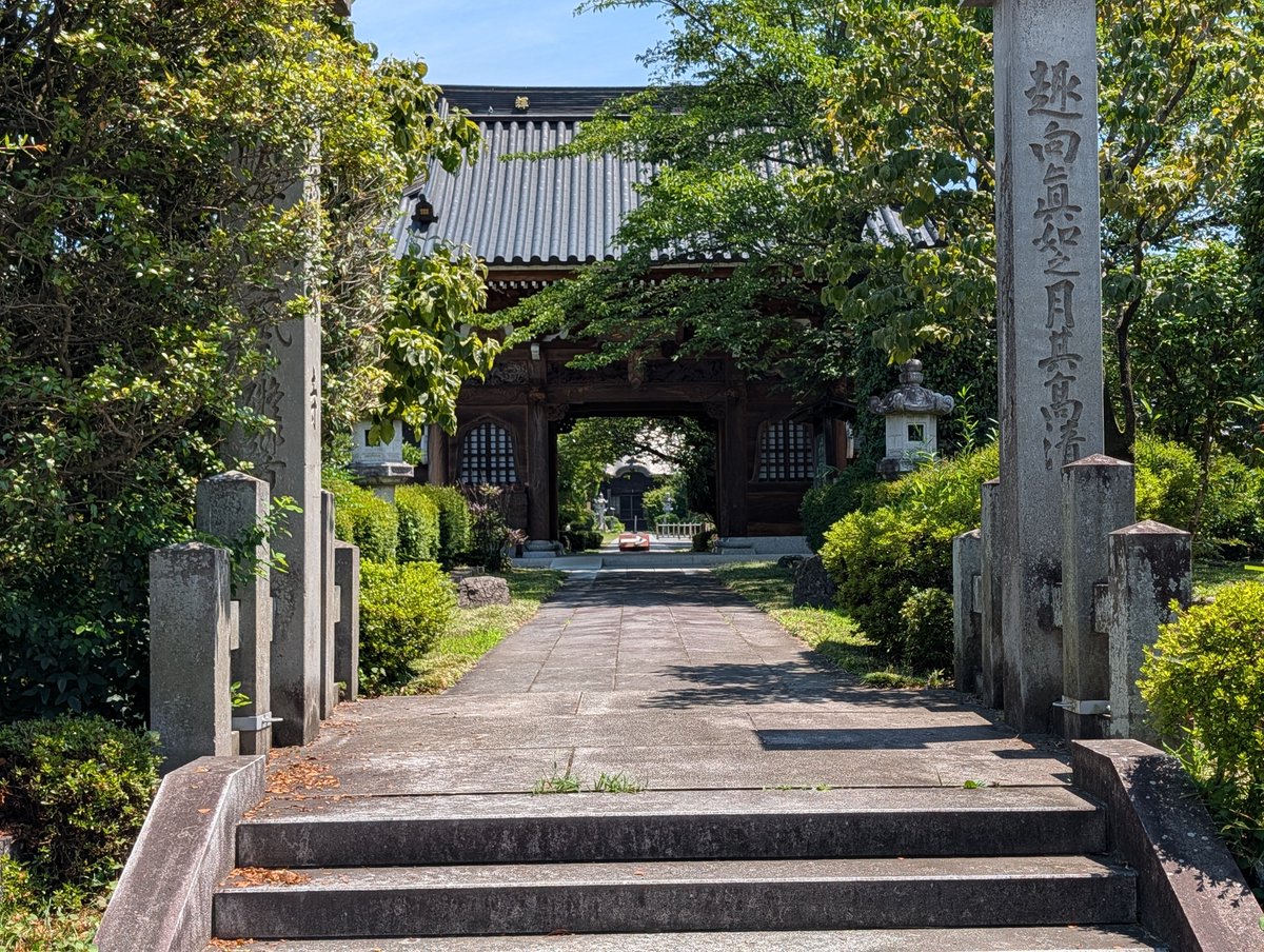 IYASHI396's tweet photo. 聖地巡礼最後に訪れたのは恵みの家舒林寺にやって来ました😄❗
菜なれ花なれの一番のメイン舞台です😄❗
ここで羊羹を食べたりチアの会議で使ってお寺の皆さんありがとうございます☺️❗3話の特別EDで使われた場所です😄❗
#群馬県
#沼田
#寺
#舒林寺
#アニメ
#聖地巡礼
#菜なれ花なれ https://t.co/krUzmg1PNo