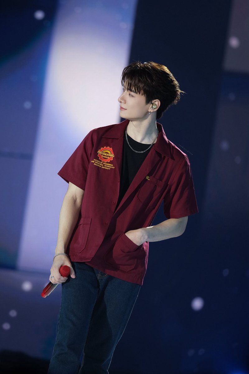 sashimi_pizza's tweet photo. หลงรักคนยืนข้างซ้ายตรงที่เก้านาฬิกา

#KristPerawat @kristtps 
#SOTUS10thYearConcert
#SOTUS10thYearConcertD1 https://t.co/VXdRcDKWMu