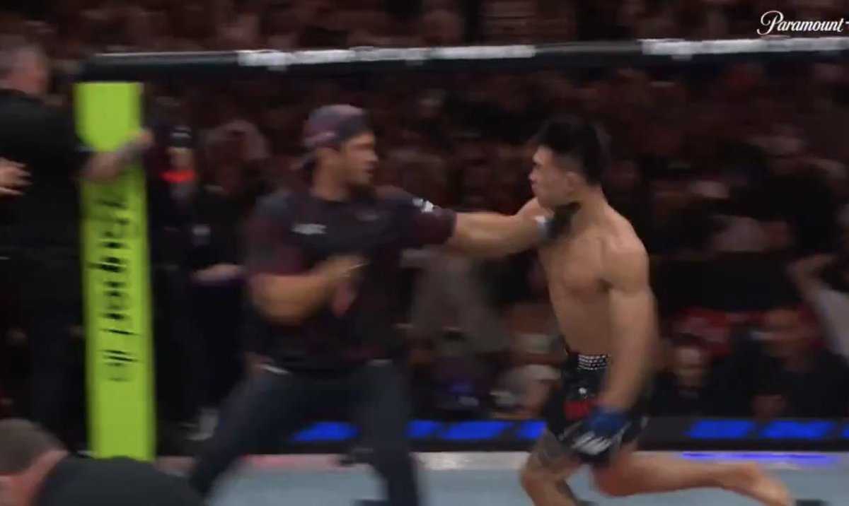BonifazMma's tweet photo. Who caught this spinning back elbow attempt from Usman Nurmagomedov 🤣 #UFCShanghai https://t.co/ojQ2Pg7plS