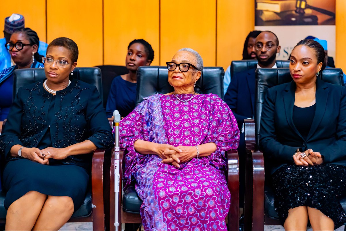 FOLVSHO's tweet photo. 🚀

1st Female Registrar Of The University Of Lagos (UNILAG)

1st Executive Secretary Of The Presidential Enabling Business Environment Council (PEBEC) and now Nigeria's Minister Of Trade And Industry.

1st Woman To Be Elected President Of The Nigerian Bar Association (NBA)

All In 1 Family

✅💪🏾🎉

Prof. Olufolabi Olumide 🕊️🙏🏾, The 1st Vice-Chancellor Of Lagos State University, He Would Be Very Proud Of His Girls. May Daddy continue to rest in the bosom of the Lord.

Congrats @MrsBBold and @joduwole May Your Life Continue To Inspire Nigerian Women To Do The Impossible.