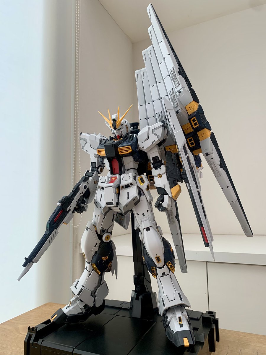 kamechi42's tweet photo. 3ヶ月かかってようやく塗装前工程終了です
#ガンプラ
#νガンダム
#PG https://t.co/wsWj92Vuoy