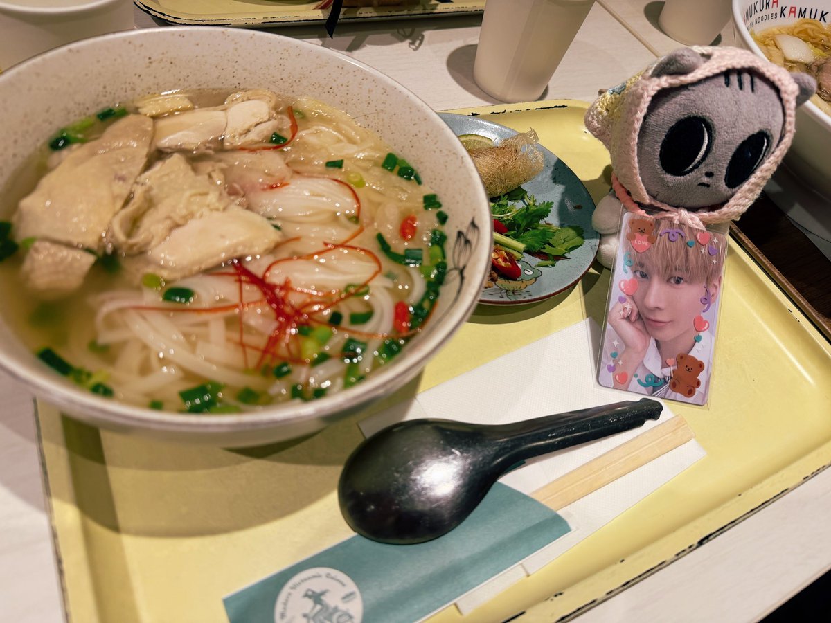 T_hyuuun's tweet photo. きょうも、きょうとてフォー🍜だいすきなフォー。それから甘党さんたちとドーナツ屋さんはしごして #セツナハナビ して『やっぱミスドよな』ってなりました🍩
#ずっとストローマウントしてくる
#COVERNAT #Kodak で1人スギュな息子
#食べ物屋しか調べられない #SINOON
#ブレスレット買いに行けない https://t.co/wui5vvFhax