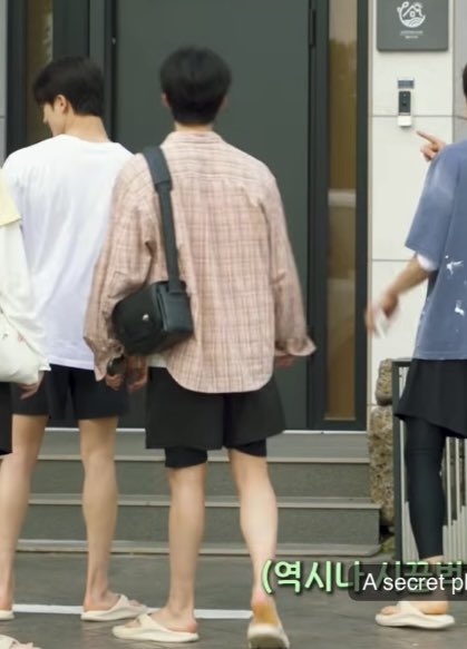 luminajaem's tweet photo. NA JAEMIN IN SHORTS EVERYONE…….. THIS IS LITERALLY WHAT A SUMMER BOYFRIEND LOOKS LIKE 😭😭😭😭😭😭 https://t.co/1LWgFMZxAY
