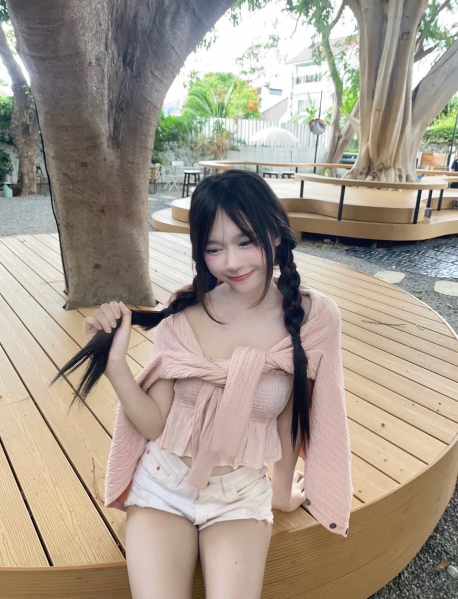 MyrlNancedfp's tweet photo. ตัวช่วยงานผิวสวยในวันที่ไม่อยากแต่งเยอะ🌷
ลดเครื่องสำอางบนหน้าไปได้หลายชิ้น✨🍵
ครบทั้งบำรุงและช่วยกันแดด🌤️
หน้าไม่มันเยิ้มแม้ต้องเจอเหงื่อ💦
เนื้อบางเนียน ไม่ตกร่องเป็นดวง🤍

💋 alice.63
#รับงานบุรีรัมย์ รับงานบุรีรัมย์ 🪽🪽 https://t.co/OQJXRCp81t
