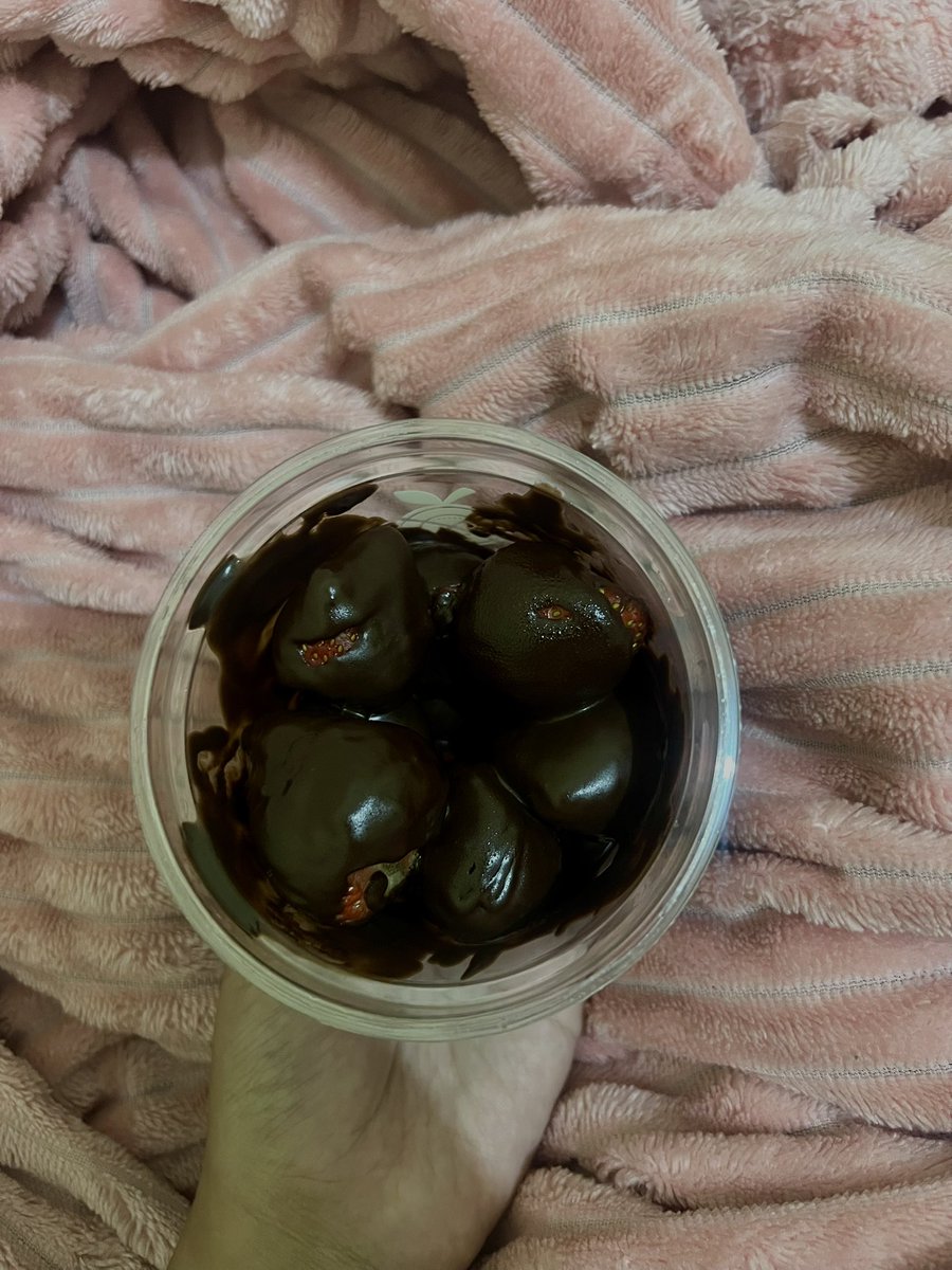 natyaana's tweet photo. the trend i’ll always fall for adalah choco berry<333 https://t.co/I4YFa2v0qg