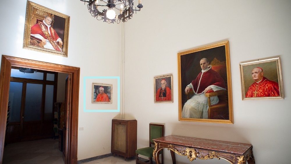 mingzhu1994's tweet photo. A portrait of Card. Ratzinger, among portraits of former Prefects, in the reception room of the Dicastery for the Doctrine of the Faith. https://t.co/khA51Cj707