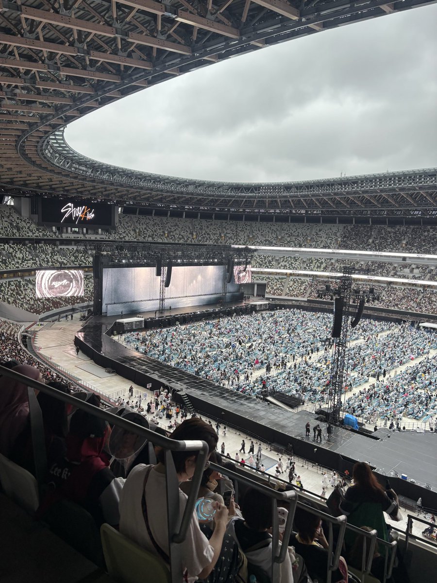 yoppy1222's tweet photo. ちょいとこちらお邪魔してたので帰ったら24hTV見ます！ https://t.co/t6vv2IEfbS