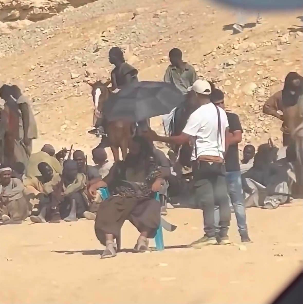 JesseePinkman14's tweet photo. خخخخخخ النجم محمد رمضان بعد ما عمل فيلم ساعتين عن ثوره تحرير العبيد ف مصر https://t.co/19NUrKrjzl