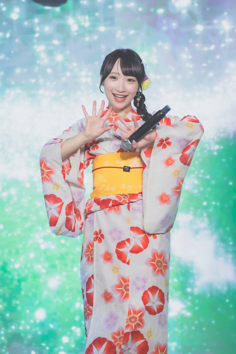 n2h_xoxo's tweet photo. 浴衣でした👘 ✨

髪型👧、髪飾り🌼、帯の飾り⚪️✨️、手袋🧤、を工夫したよ♡

キレイめな浴衣はむしろレアな気がするっ！！ふれちゃん全員で着付けに行ったのだけど大正解でした🐣✨

たくさんカメラ向けてくれたり、コールしてくれたりお話できて本当に幸せ🥲

貴方がいるから強くいられる、大好き https://t.co/Xd5AgA5ine