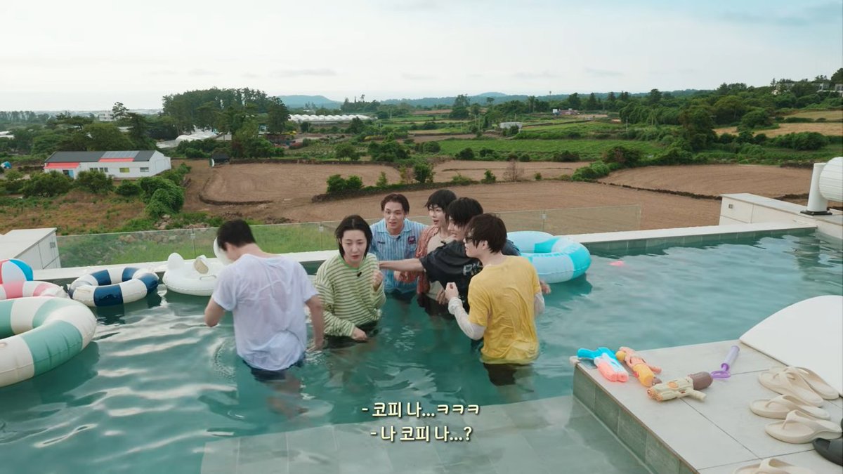 mynajm1308_'s tweet photo. น้องดรีมเป็นห่วงเหรินมากเลือดกำเดาไหล ไล่ขึ้นจากน้ำ สรุปน้องเหรินไม่สนอยากดำน้ำกับน้ำดรีม เหรินรักดรีมมากเชื่อแล้ว 555555555 https://t.co/K6Vgh3AwD2