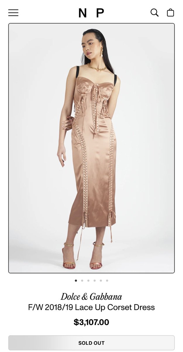 CarlosJSRdgz's tweet photo. I love when people who don’t know anything about fashion.. talk about it and end up looking dumb. Belinda isn’t wearing a “fake” dress.. she’s wearing a Dolce &amp; Gabbana Fall Winter 2018/19 corset dress. Which was a rerelease from their original 2003 dress!

Google is free…. https://t.co/Xfqy2jkj07