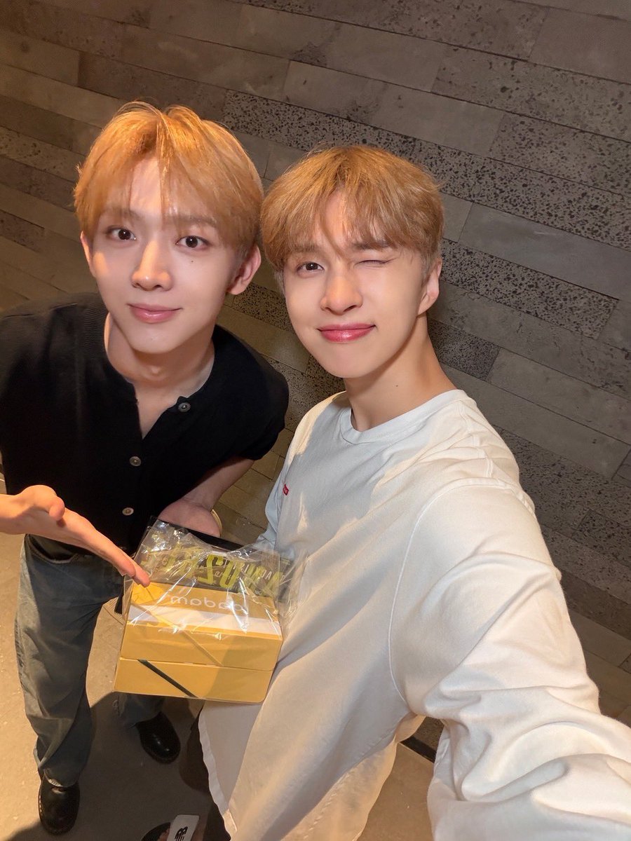 AND2BLE's tweet photo. 평소에 존경하던 켄 이재환 선배님 연극 잘 보고 왔습니다!
초대해 주셔서 감사합니다🙂
죽은 시인의 사회 연극도 많은 관심 부탁드립니다💓 @jaehwany0406

#AND2BLE #앤더블 
#YOOSEUNGEON #유승언 https://t.co/Om48uPS0DH