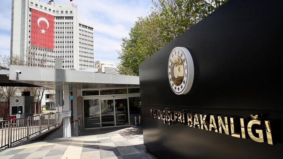 darkwebhaber's tweet photo. SON DAKİKA | Ukrayna'nın Ankara Büyükelçisi, Karadeniz'de vurulan bir Türk gemisi ile onu çekmek için gönderilen başka bir geminin hedef alınmasıyla ilgili Dışişleri Bakanlığı'na çağrıldı. https://t.co/7HPk49ZXDY