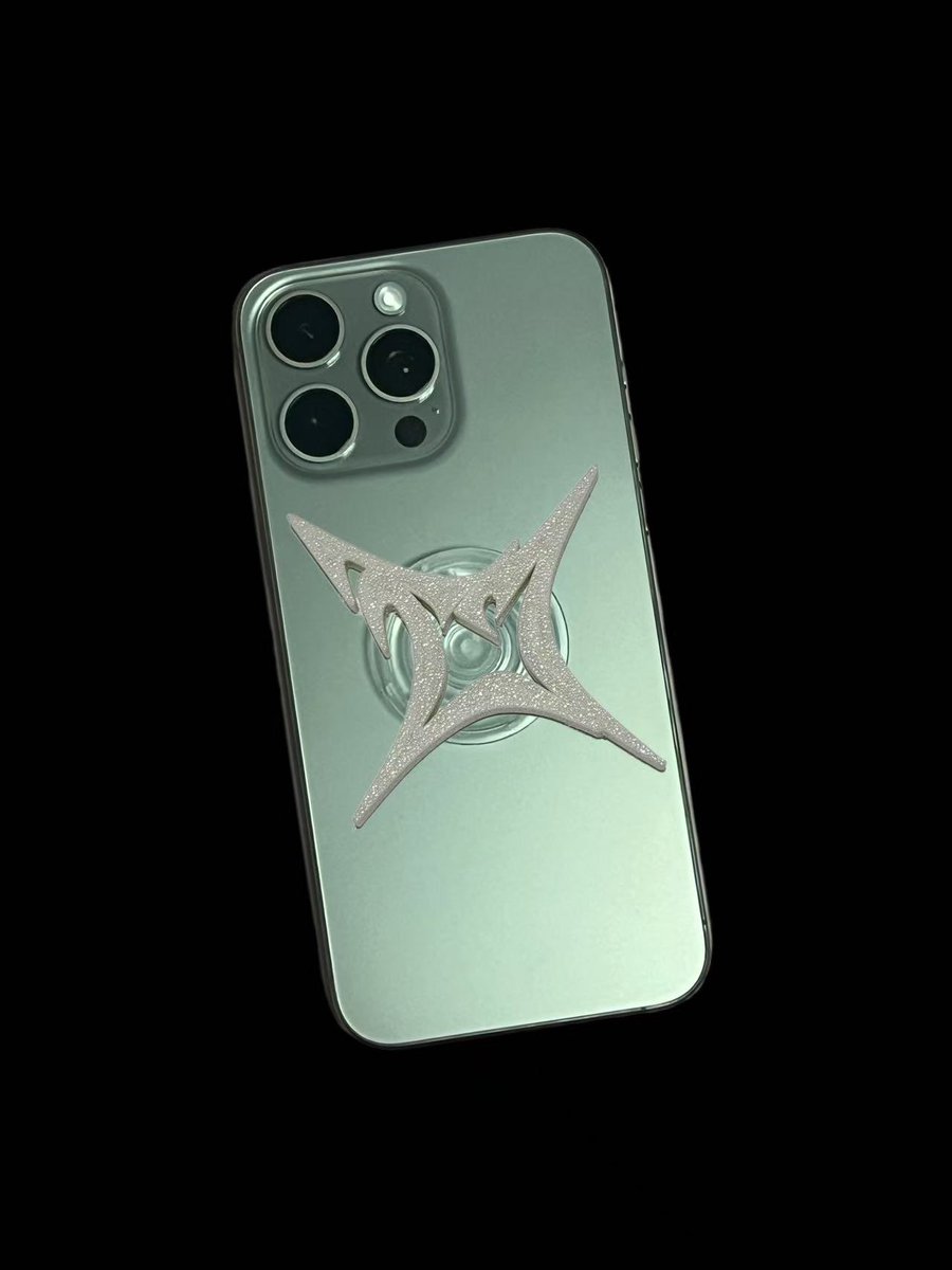 suhjoffeine's tweet photo. [help rt]

hyy guys ada kah yg mau griptok/magsafe blingy glow in the dark inii? harganya ga beda jauhh dari ini https://t.co/9S3esnlgqB https://t.co/W6ptAorTRN
