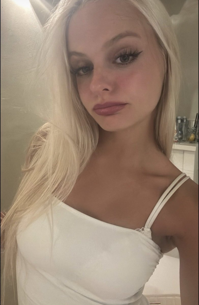 jullQuenn's tweet photo. Jestem jedyną Kobietą która potrafi ci tak namieszasz w głowie chłopczyku 😘

#findom #królowa #sługa #pies #blik 

jestem tutaj nowa liczę na miłe powitanie pieski https://t.co/tdLdvDZRUu