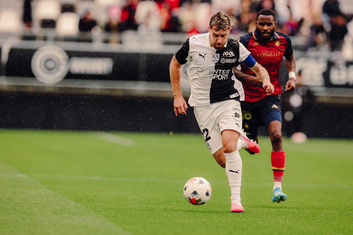 AmiensSC's tweet photo. ▶️ C’est reparti à la Licorne ! 45 minutes pour mettre plus de rythme, se montrer plus dangereux et aller chercher les trois points. Allez les gars ! 👊

#ASCFCV 0️⃣-0️⃣ | 46’ https://t.co/hoGgAAA6ur