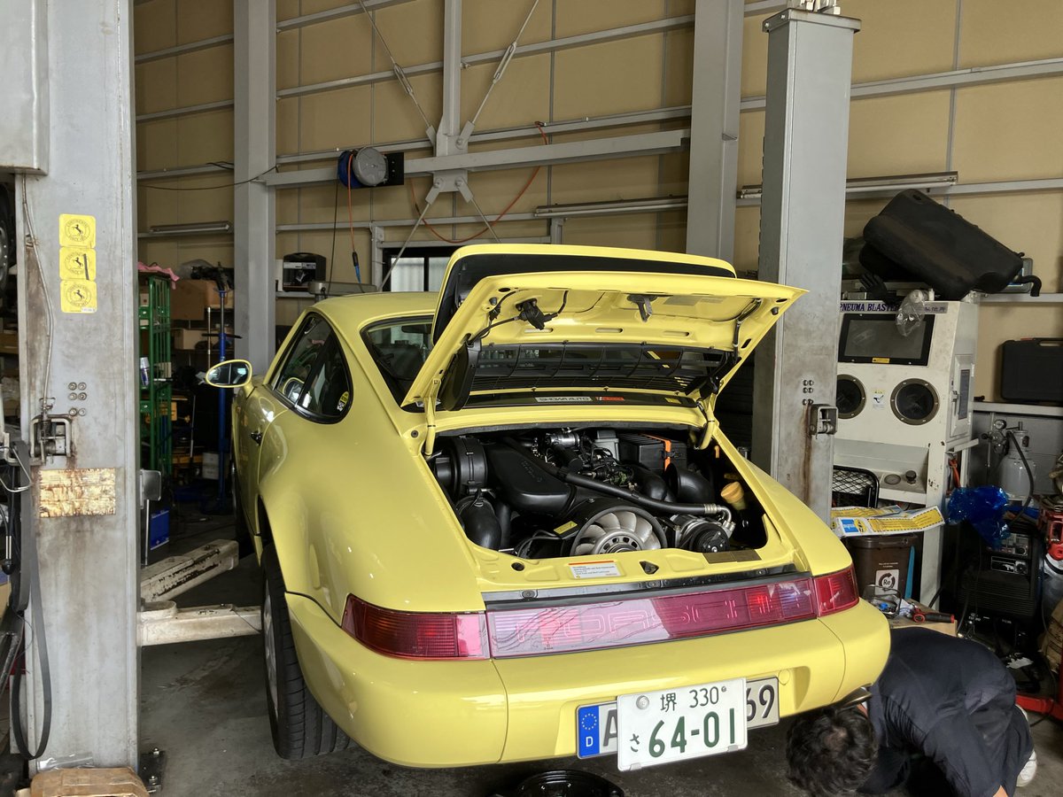 f430naka's tweet photo. 朝から964
一年たったので
オイル&amp;フィルター交換
ついでに5年使用した
バッテリー交換
昼前にクーラービンビン
で涼しくドライブ https://t.co/EuGGrtKgOG