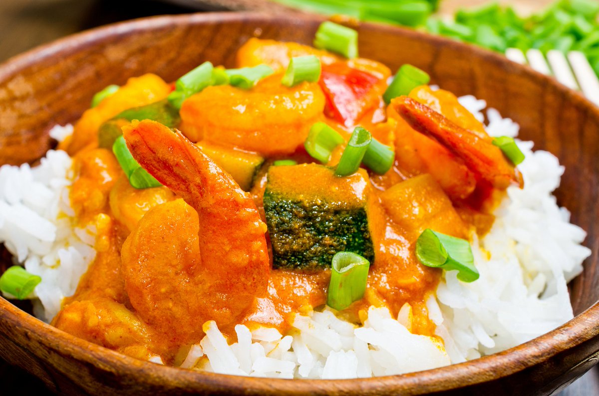 softz660582's tweet photo. This spicy Thai green curry with jasmine rice is such a vibrant, flavorful pick-me-up on a busy weeknight—every bite bursts with fresh basil and creamy coconut goodness!， https://t.co/rRQEwx7imu