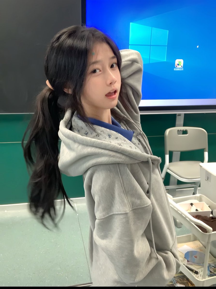 Tottenbi1's tweet photo. 宝宝们    晚上好！！！      

今晚当一次女菩萨🥰

福是粉哒！��看完不许瞎说 https://t.co/SKW269G5jP