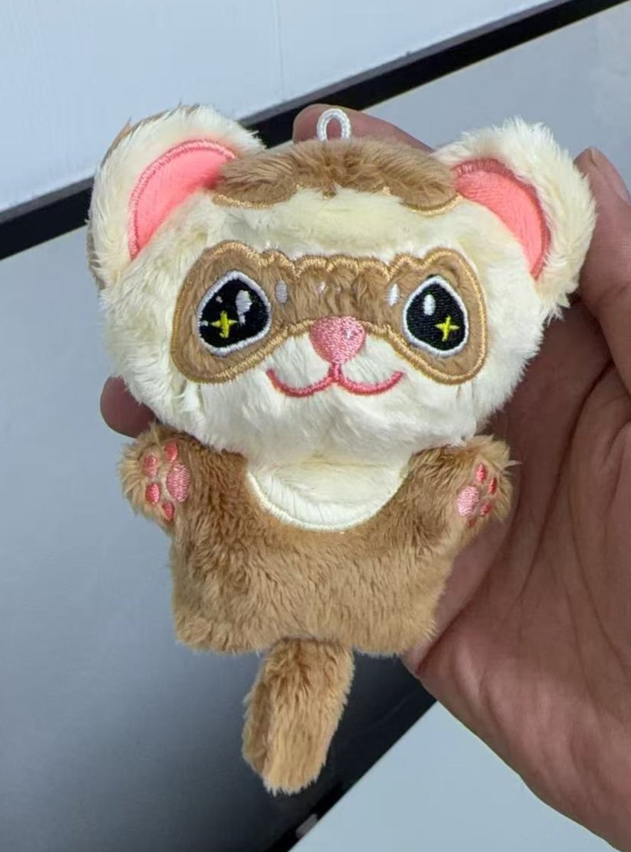 nyororinz's tweet photo. このクオリティでめちゃめちゃ頑張っても4500円以上になりそうなんだけど許される…？😭💦
刺繍部分、ちょっとデザインとバランスがちがうから可愛くなるように修正するつもりなんだけど…
大量に作らないといけないから、そもそも作るか迷ってはいる🤔 https://t.co/GkyxPVYy5f