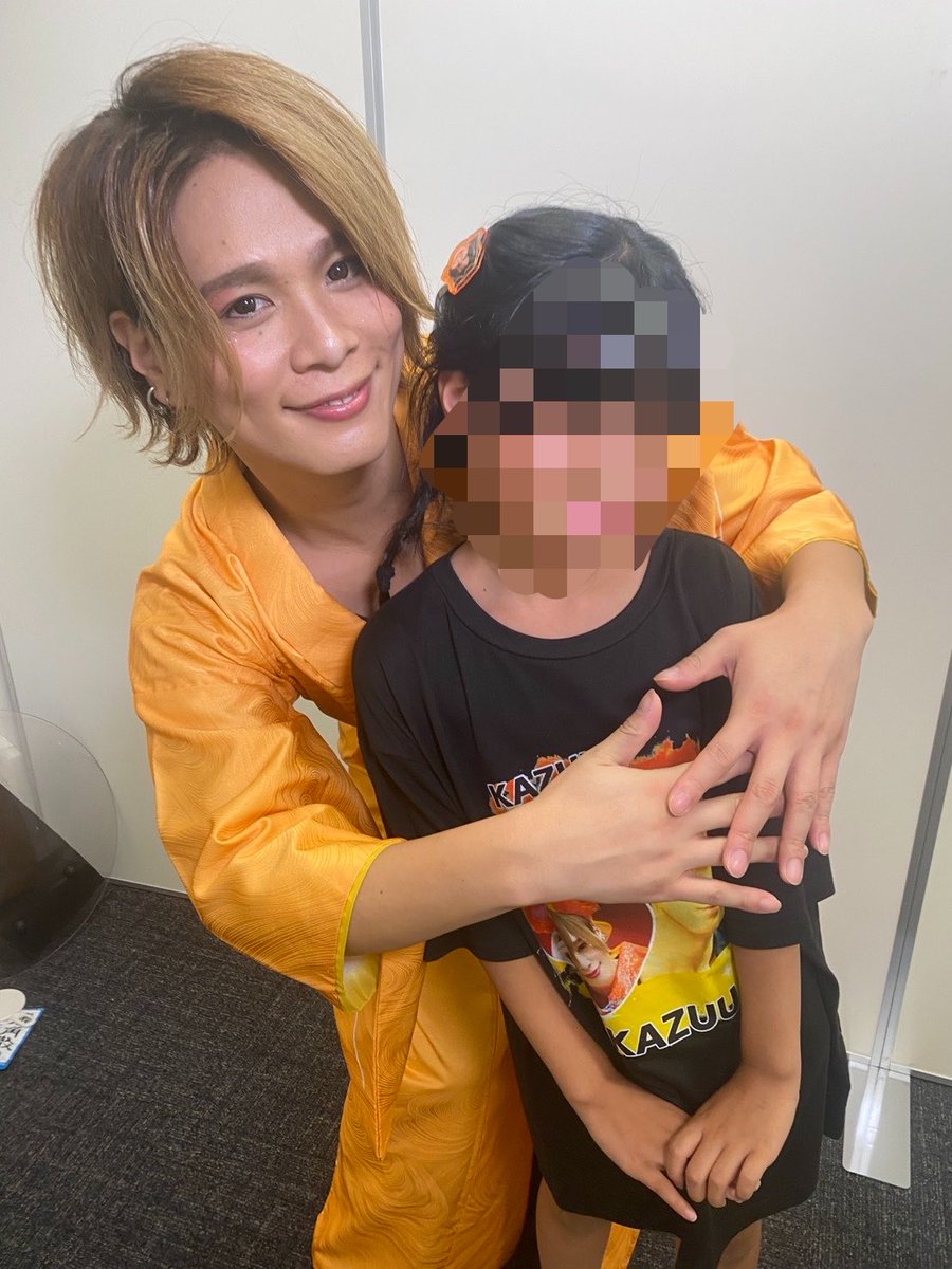 manacharaT's tweet photo. お子達も、推しと撮ったり
推し意外と撮ってみたり
朝から夕方までガッツリ触れ合えて
めちゃくちゃ喜んでた🙌❤️
本間りあぴ最高やわ😆😆
これからもずっとだーいすき！

#リアルピース
#チェキ・スマホ撮影会 https://t.co/qztVGOKrUH