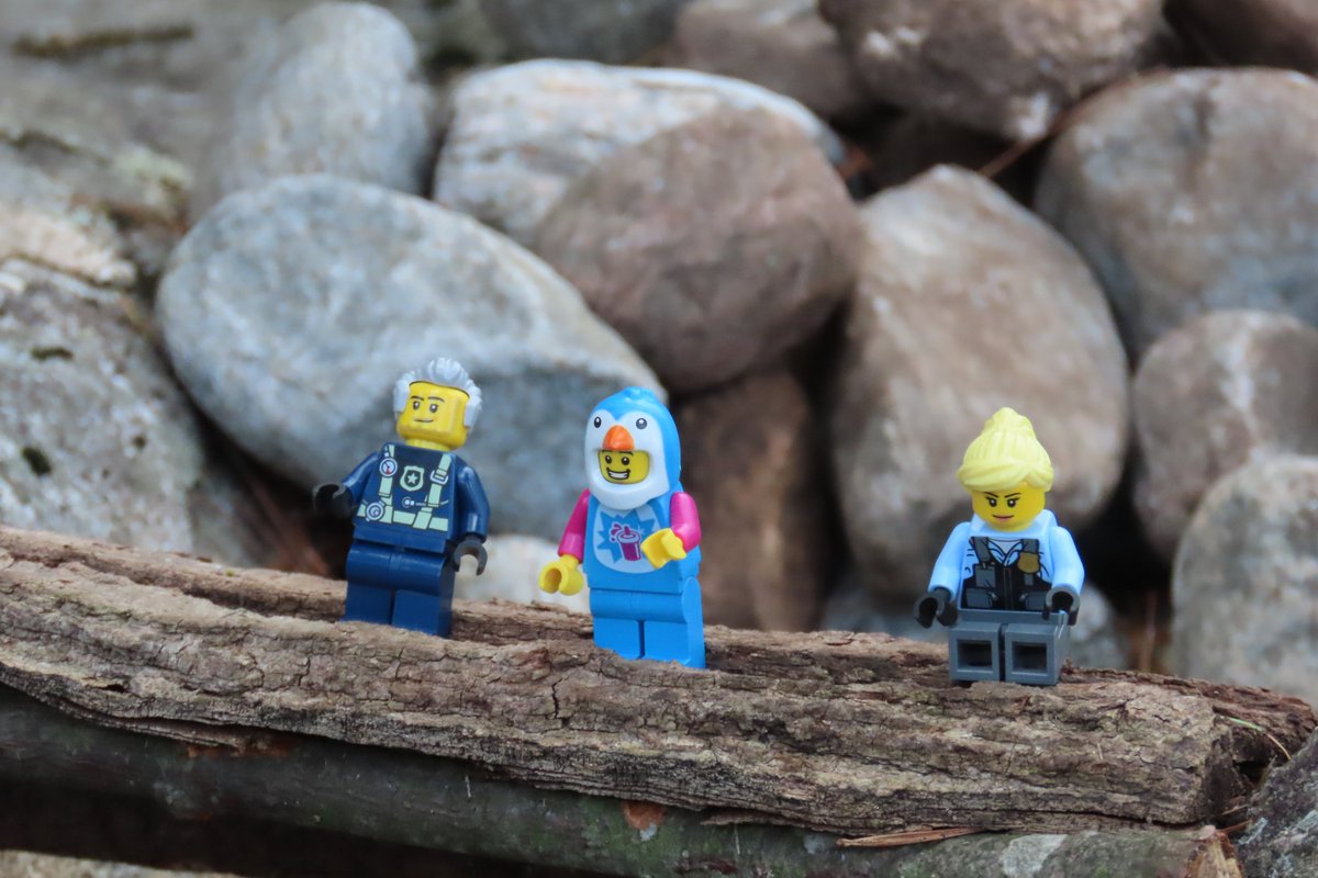 CarlynServices's tweet photo. Having fun with the kids toys yesterday #funinthesun #lego https://t.co/d1VG4Ba8Gv