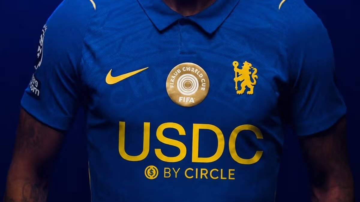 peterschroederr's tweet photo. Tomorrow, Chelsea will debut the @USDC by @Circle shirts against Brighton. https://t.co/ODTQaQ3LE7