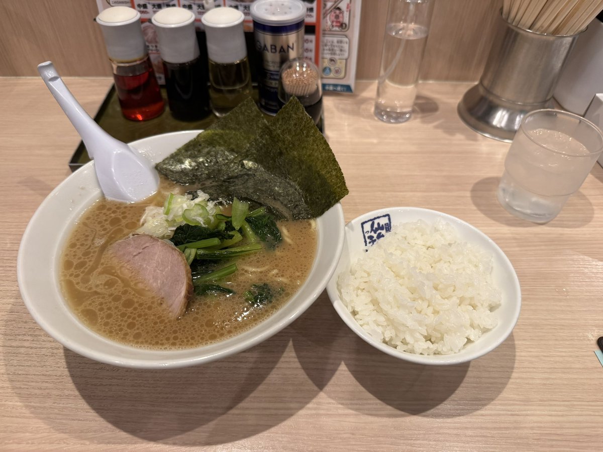 myooont's tweet photo. 夕飯は沢山おすすめして頂いた仙台っ子ラーメン食べました！！
美味しかった！！！ https://t.co/rAdOPn2OG2