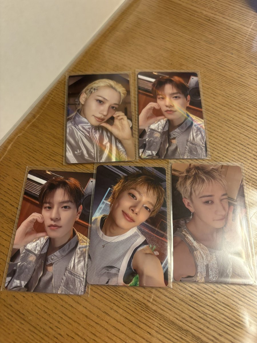 _omisocham's tweet photo. StrayKids スキズ HMV ラキドロ 特典 交換

(譲)画像のもの
(求)同種ハン>>リノ

ホロはホロ同士の交換優先
郵送交換希望
お気軽にお声かけください✨ https://t.co/nR9oeY57tn