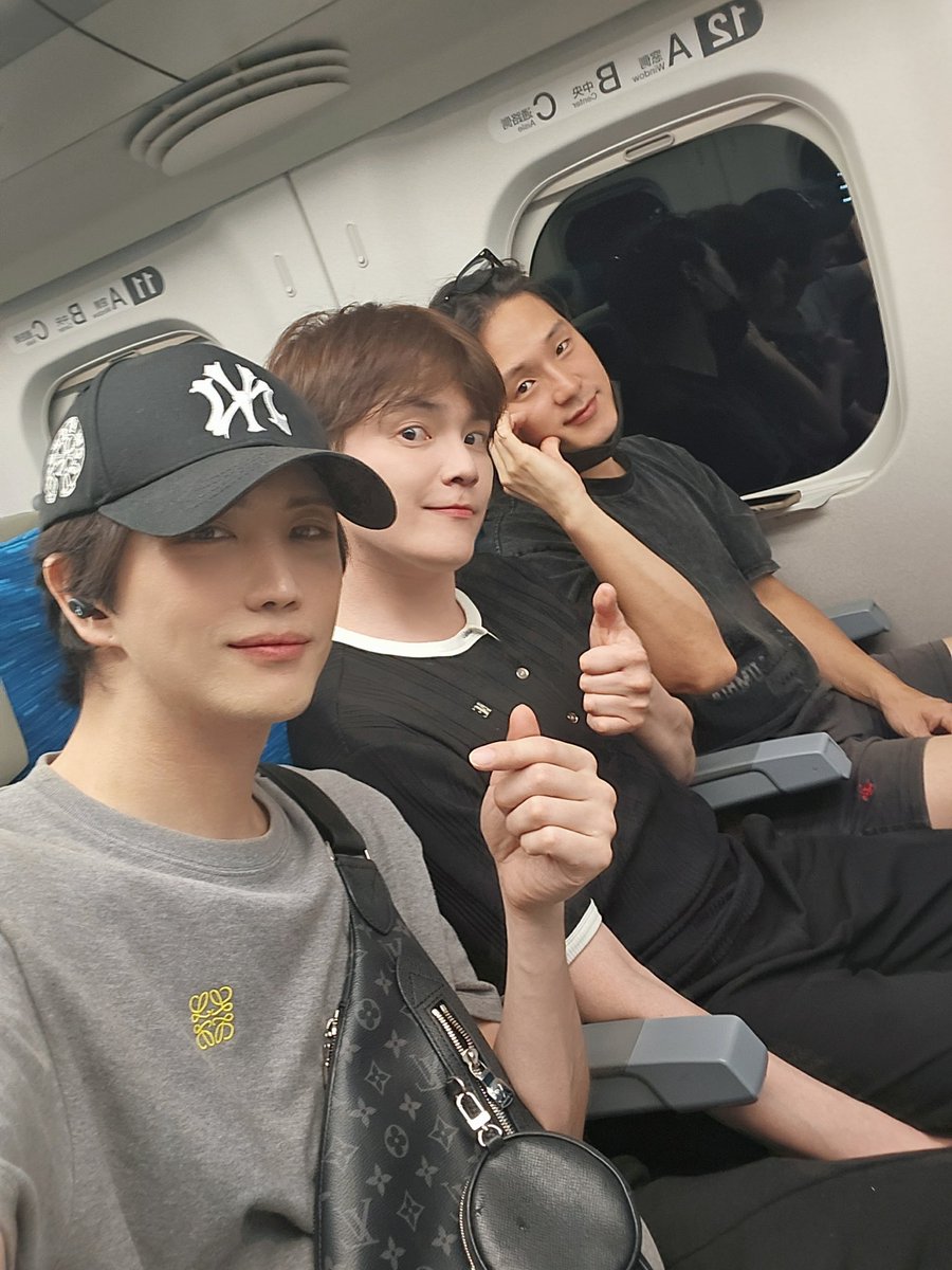 tritops_van's tweet photo. evergreen❤️僕らは新幹線で東京に着きました
今日大阪での8月の最後のライブ本当に盛り上がりましたね🎵😆楽しかったよ
また明日も頑張ります💪おおきにおやすみ
사랑해 https://t.co/dMswG4I4rM