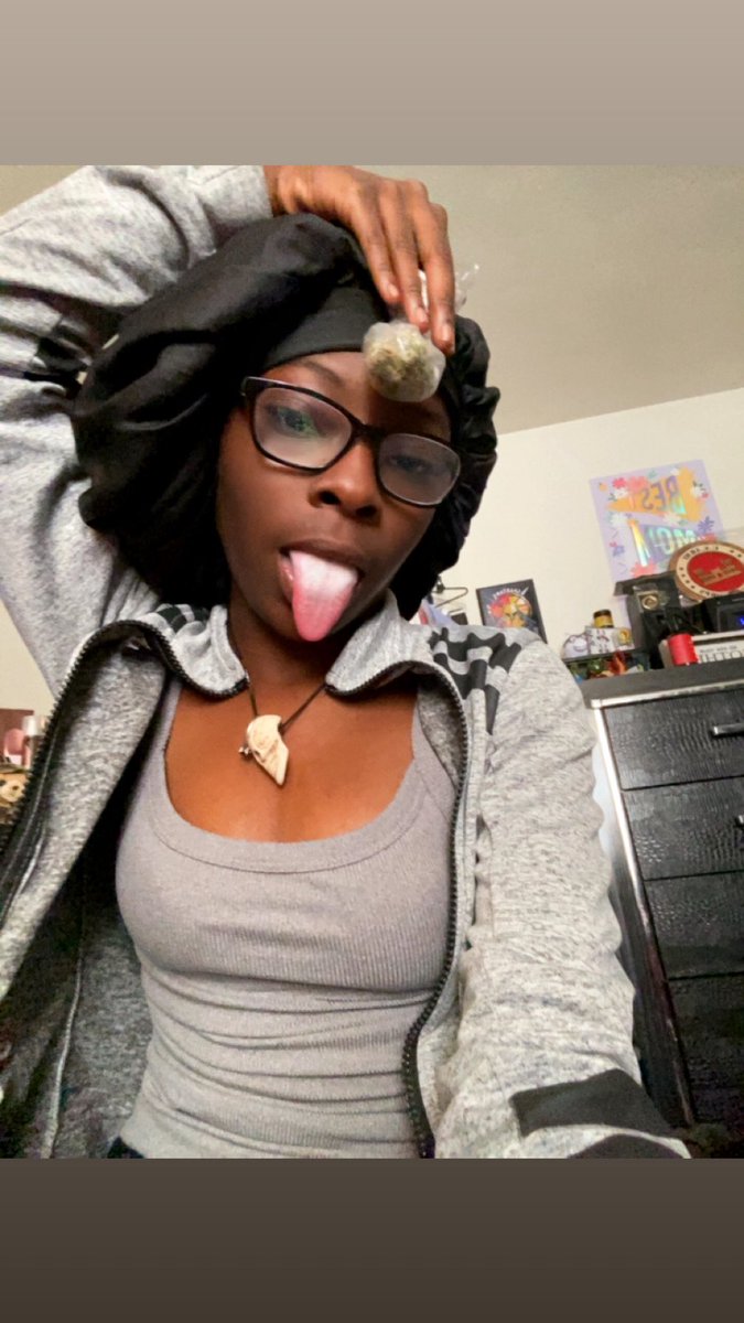 g0thknott's tweet photo. @sadisticdemon93 brii
19
female 
listening to music and cleaning 
sabrina, garfield,and lilo
all the chucky movies and crime shows
goth/alt
4’11 https://t.co/wY4aVhjd5K