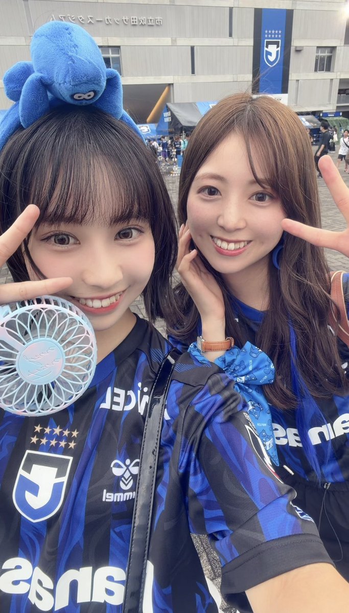 mihina_48's tweet photo. なんと今日ガンバ大阪スタジアムリポーターの #竹内千景 さんとお会いできました🥹♡

お声掛けしていいのか悩んで通り過ぎようとした所なんと千景さんから声をかけてくださって（т-т）
お話出来てとても嬉しかったです💫

いつかご一緒できるように頑張ります💙🖤
 #ガンバ大阪 https://t.co/6flL8ULOb9