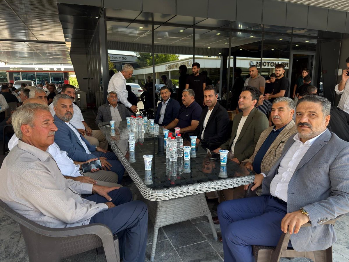 akpartidbakir's tweet photo. 📍 Diyarbakır

il yönetim kurulu üyemiz sayın Halil Çiçek’in ev sahipliğinde düzenlenen  Esnaf Buluşması ve Mevlid-i Şerif programında, kıymetli esnaf kardeşlerimiz ve yol arkadaşlarımızla bir araya geldik.

Muhabbetin, kardeşliğin ve gönül birlikteliğinin hâkim olduğu programda hem esnafımızla hasbihal ettik hem de edilen dualara hep birlikte âmin dedik.

Bu anlamlı buluşmaya vesile olan Başkanımız Halil Çiçek’e, katılım sağlayan esnaf kardeşlerimize ve emeği geçen herkese teşekkür ediyorum.

Birliğimiz, beraberliğimiz ve kardeşliğimiz daim olsun. 🇹🇷

#Diyarbakır #AKParti
