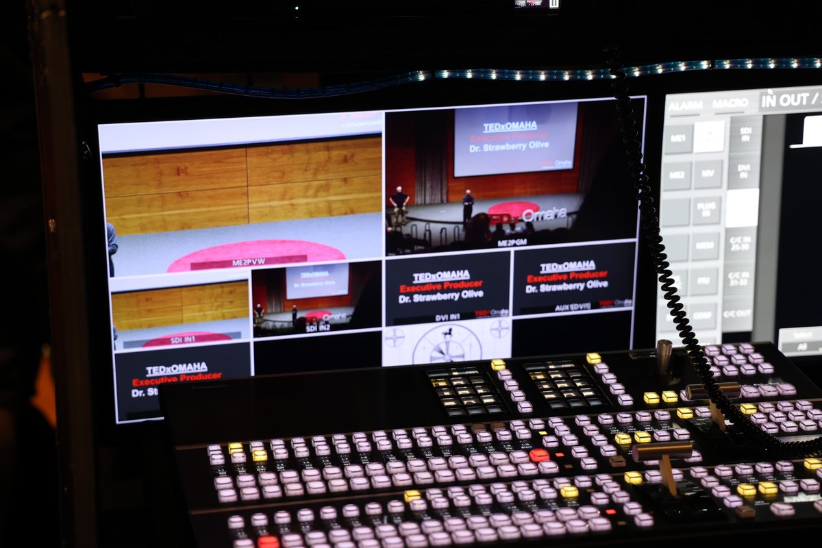 TEDxOmaha's tweet photo. The energy in the room. The conversations between talks. The moment an idea changes the way you see something.

That’s @TEDxOmaha !

Join us Friday, Oct. 9, for an evening of curiosity, connection and ideas worth spreading.

🎟️ Reserve your seat at https://t.co/wOZGECspLx https://t.co/I6xrxDQlOL