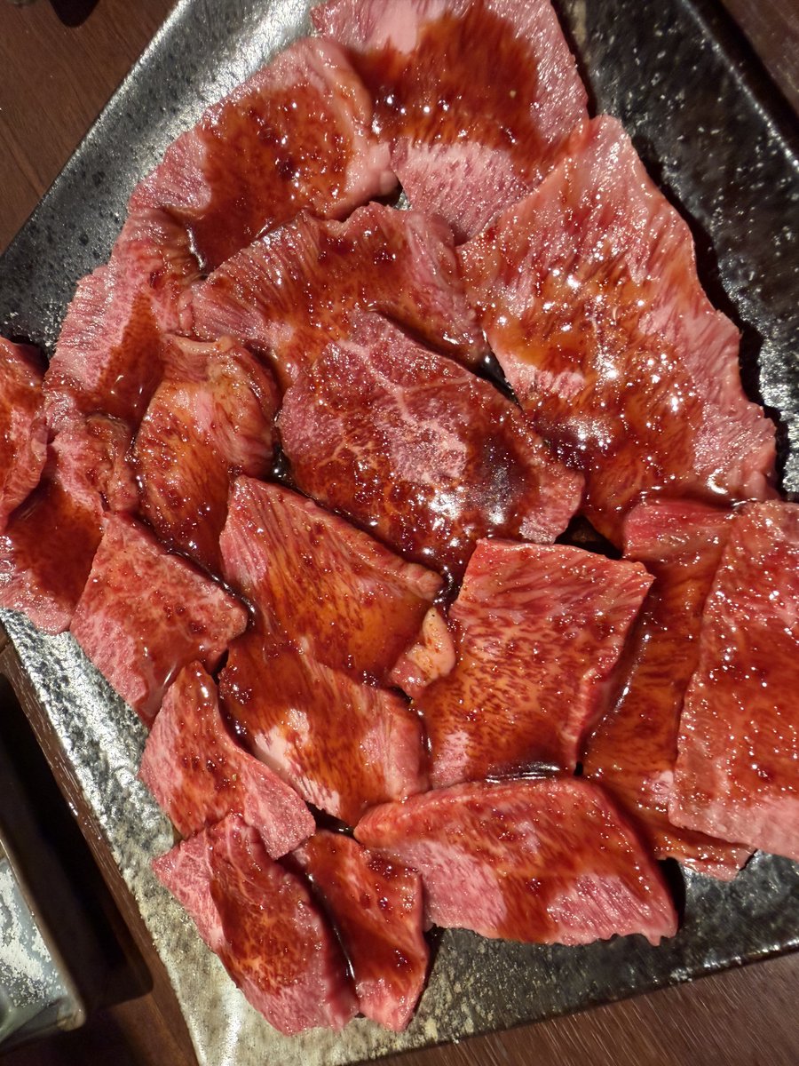 tontsu_yakiniku's tweet photo. 日曜日　焼肉の日Day2も良い仕入れでお待ちしてます　
さっと焼き系の赤身が美味しいです https://t.co/MQlVMilbjI
