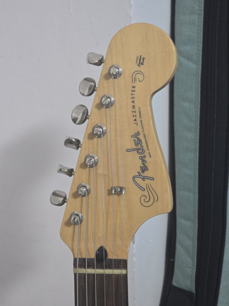owo_aktk's tweet photo. 日常の弦交換～今回はrotosoundを使ってみた～ https://t.co/K3l61kGe2L