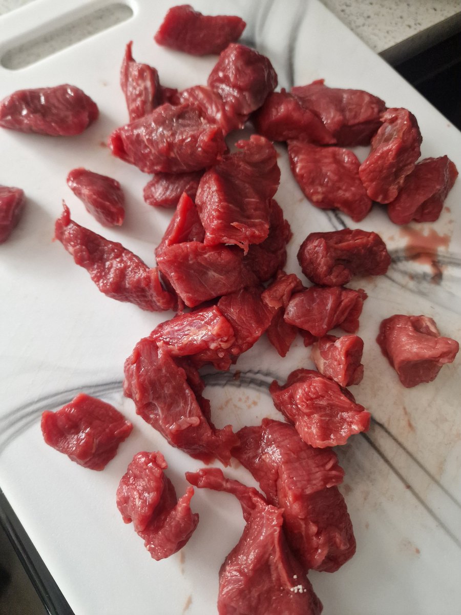 UnbalancedMemes's tweet photo. I've been crafting a steak &amp; ale pie for tomorrow https://t.co/JUTHHY8LcJ