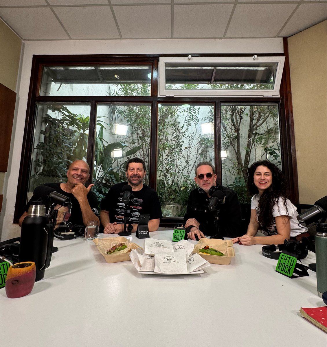 futurockOk's tweet photo. Ya estamos al aire con #ChequeEnBlanco 🐸✨

🧉🫵🏻 Tu mañana de sábado llena de data, humor y la compañía más linda https://t.co/4ooKfHAQNa