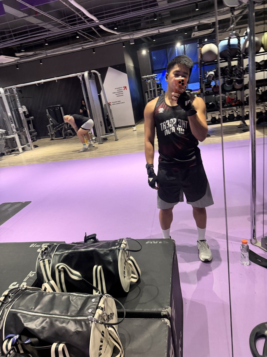 StillChonky's tweet photo. Cxl ung hike due to weather, ending gym na lang https://t.co/RuVXCUGfAv