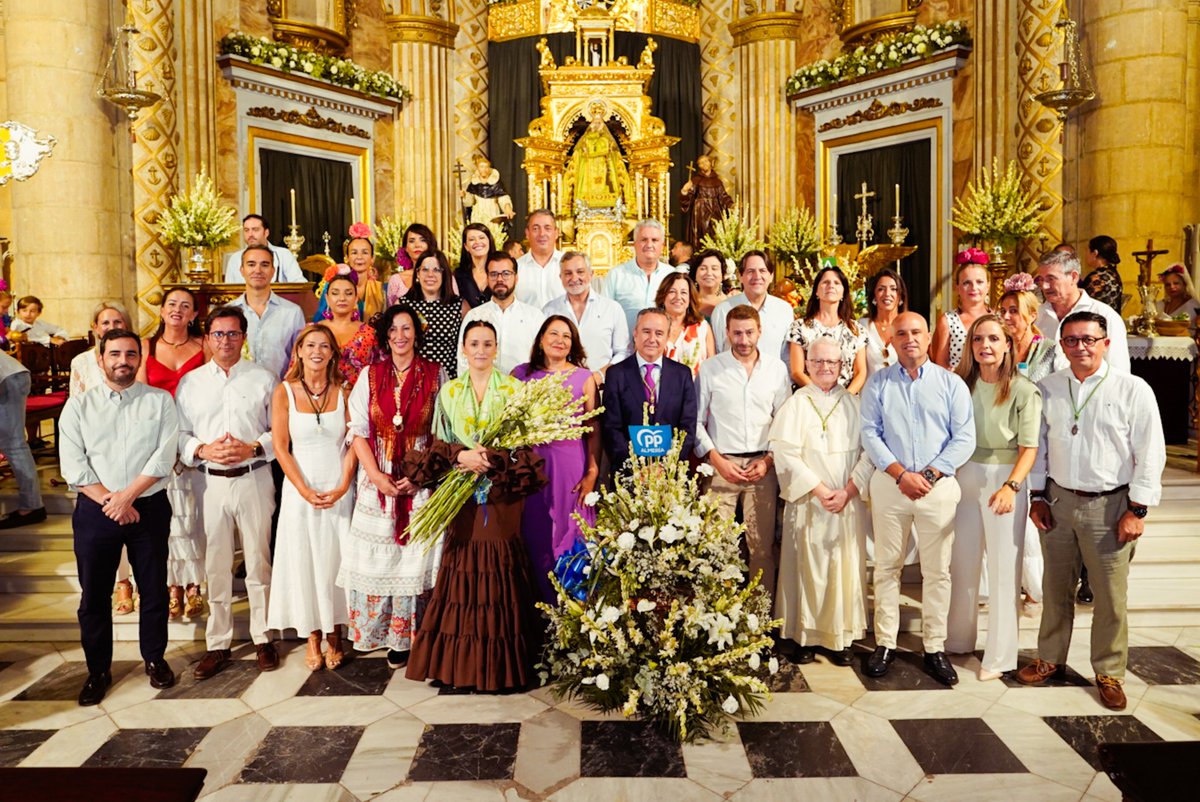 garciaalcainapp's tweet photo. Le pedimos a la Patrona de Almería, la Virgen del Mar, por la salud y felicidad de todos los almerienses y la prosperidad en los 103 municipios. 🌺 https://t.co/NWapKKPUqb